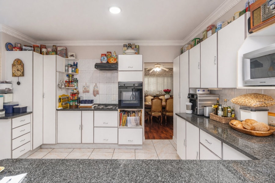 5 Bedroom Property for Sale in Meerhof North West